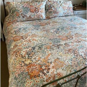 Pottery Barn Cal king Amelia Floral Percale Duvet Cover and King Shams